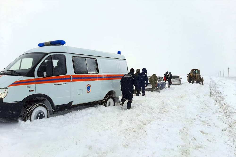 В Ростовской области экстренные службы переведены на усиленный режим работ из-за непогоды - фото 1