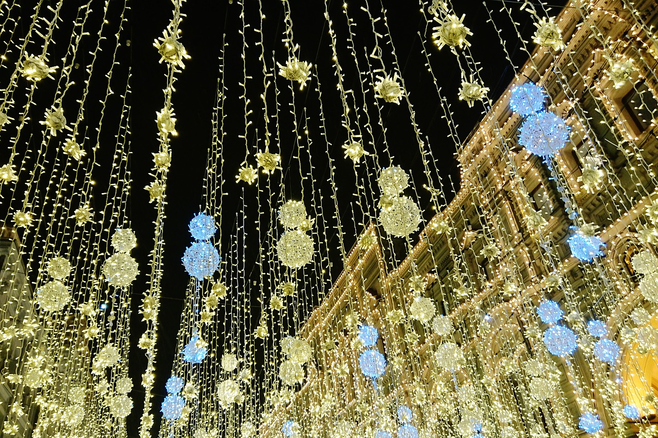 Более 1 000 светодиодных гирлянд и консолей украсят нижегородские улицы и площади к Новому году