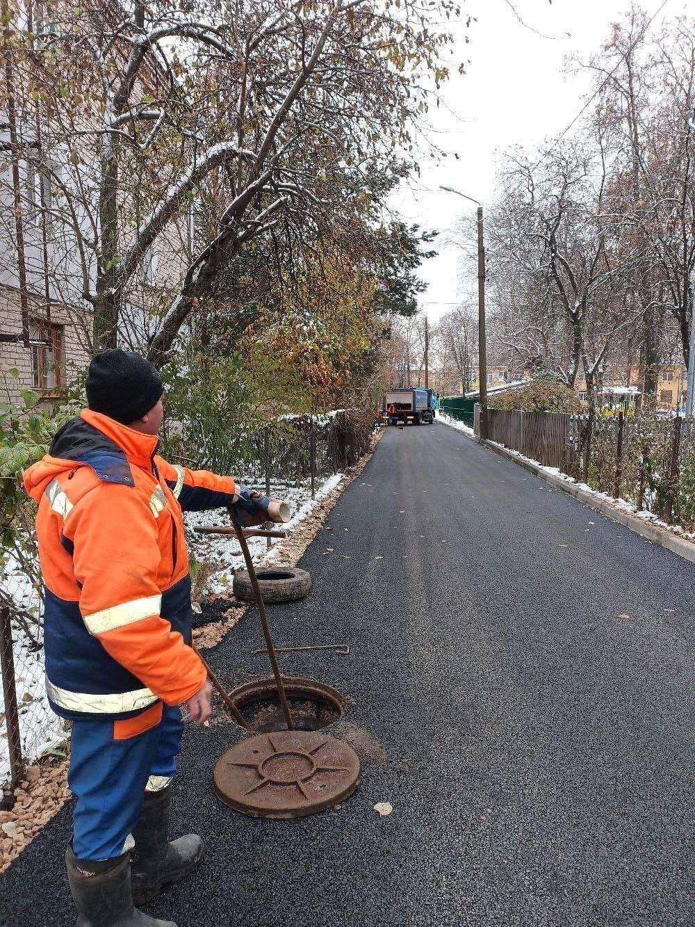 Более ста новых люков взамен украденных восстановил Нижегородский водоканал   - фото 1