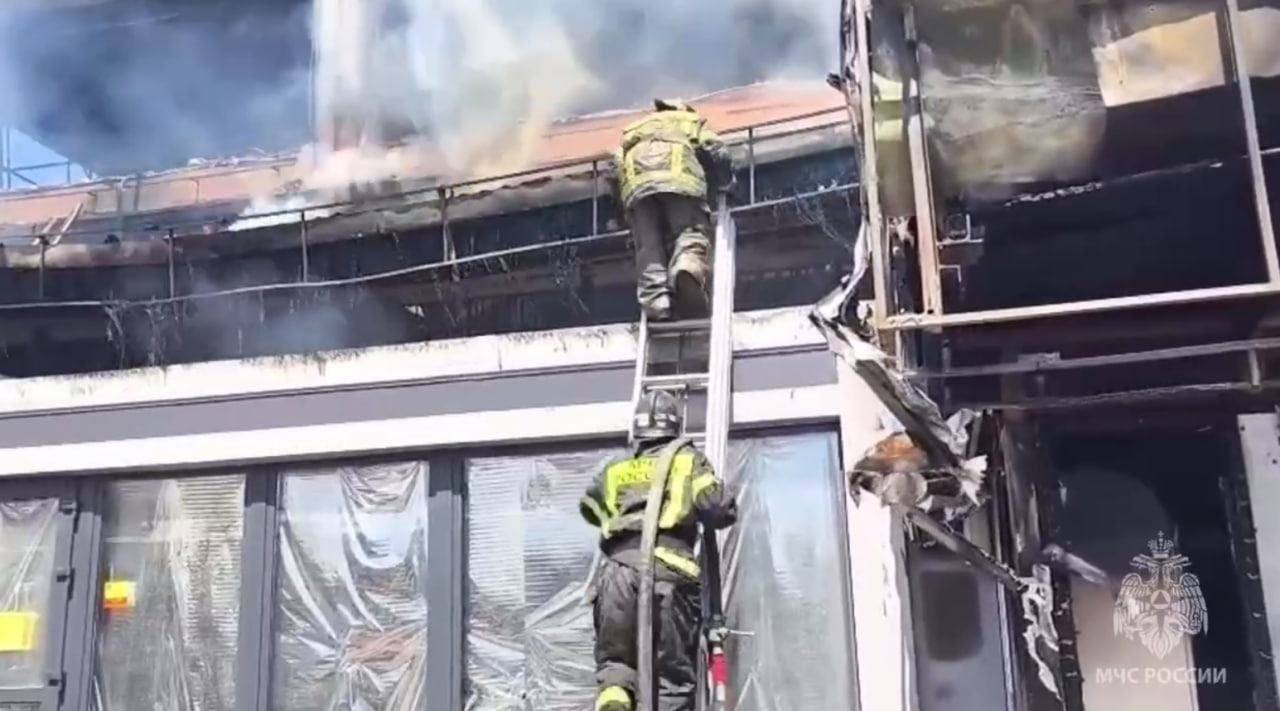 При пожаре в Новошахтинске погибла сотрудница торгового центра  - фото 1