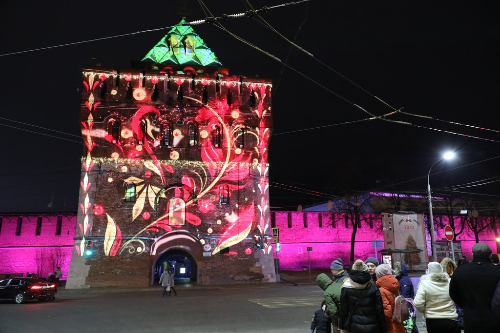 Нижегородский кремль заиграл яркими красками новой подсветки