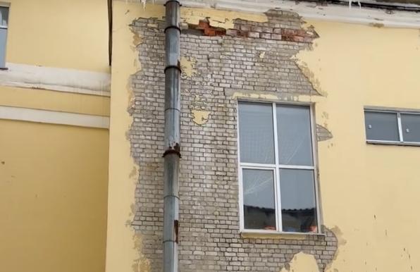 Нижегородцы пожаловались на состояние школы №18 на улице Невзоровых - фото 1