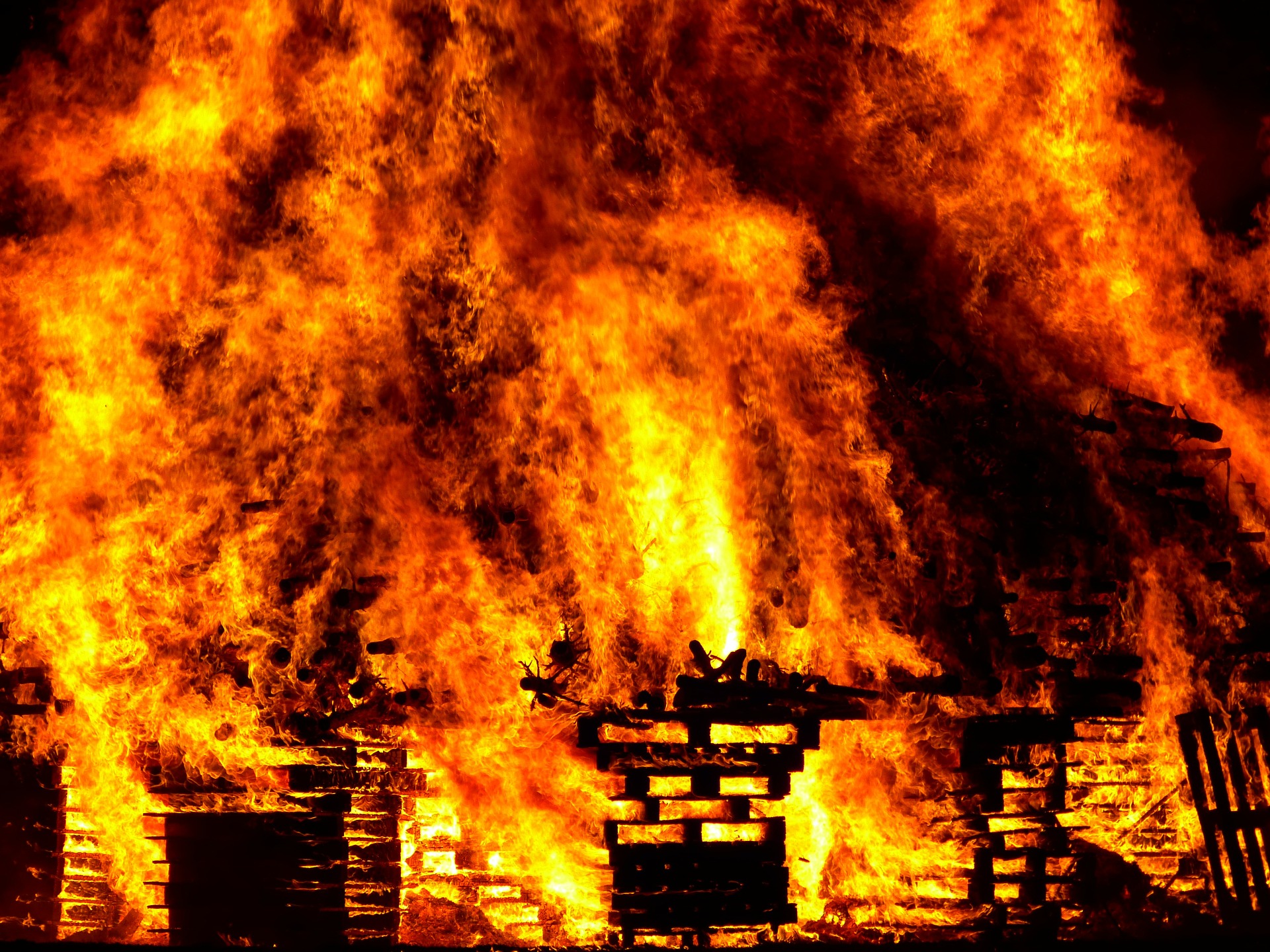 Пожар в «Доме чекиста» в Нижнем Новгороде случился из-за поджога - фото 1