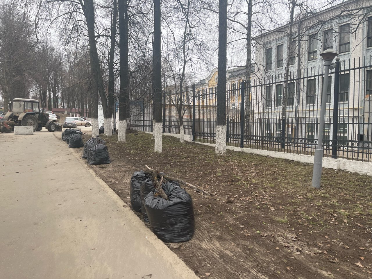В Нижнем Новгороде ремонтируют детские площадки после зимы
