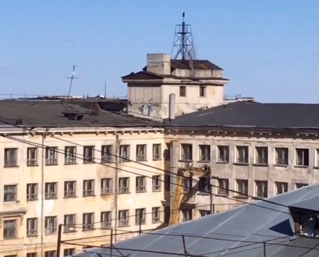 Начался снос здания бывшей гостиницы «Россия» - фото 1