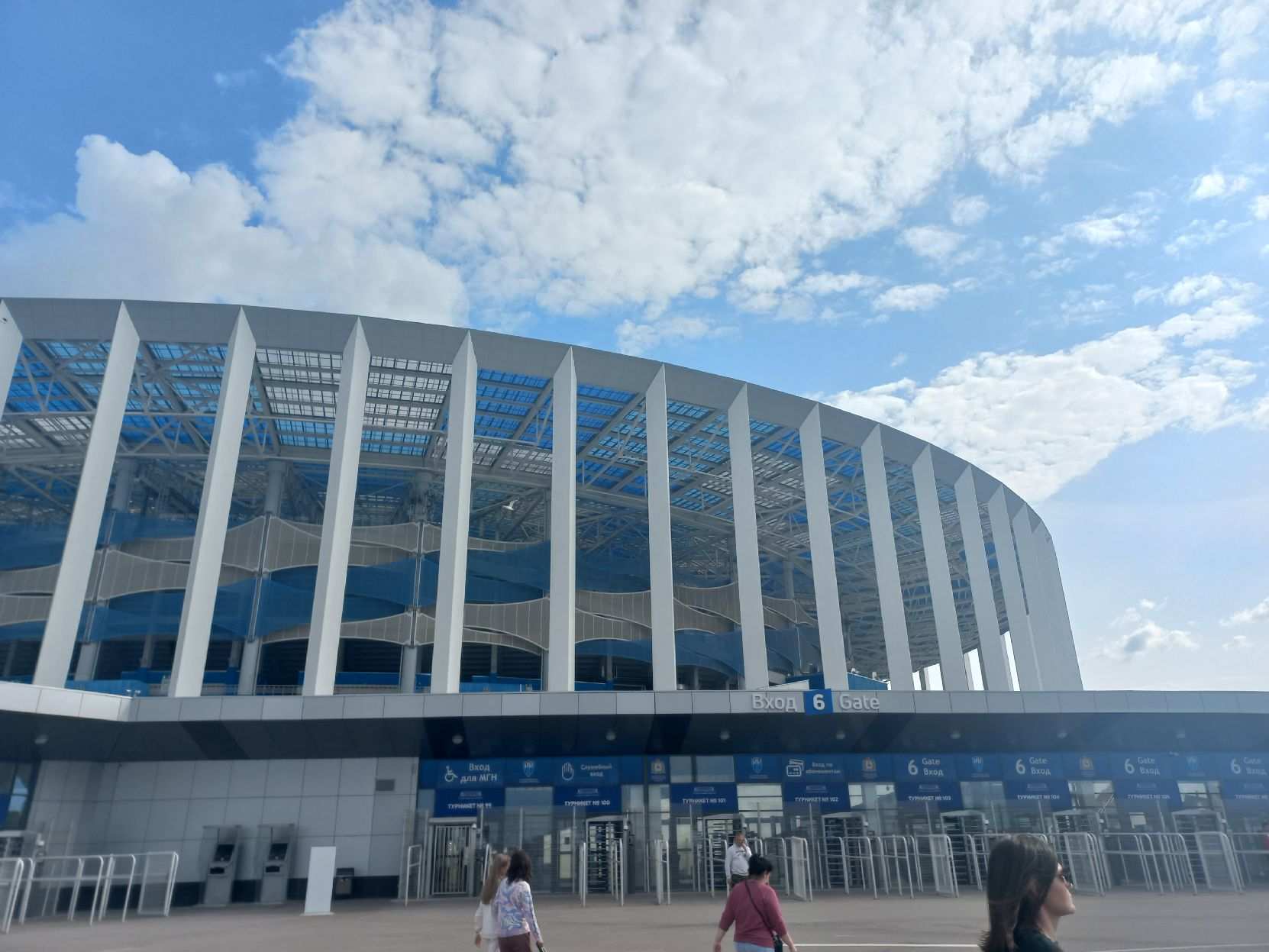 Крышу гейта стадиона «Нижний Новгород» прорвало из-за сильного ливня