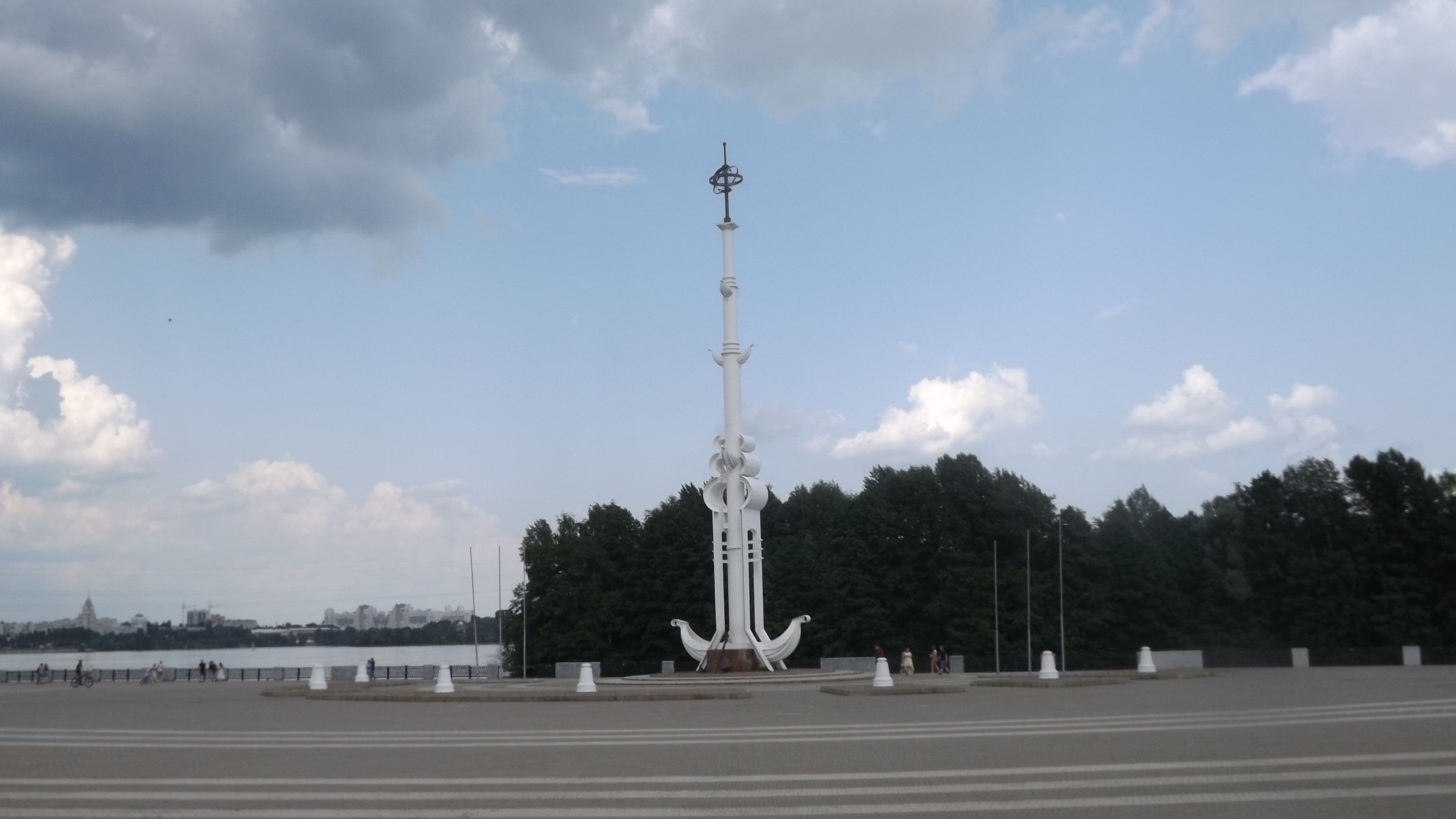 В Воронеже минимизируют вырубку деревьев при обновлении Петровской набережной - фото 1